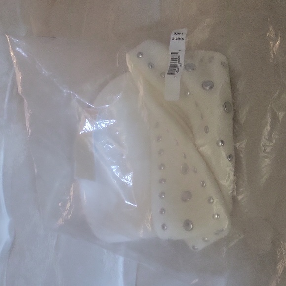 Michael kors beanie gorgeous tagged says creme its white silver studs - Picture 8 of 8